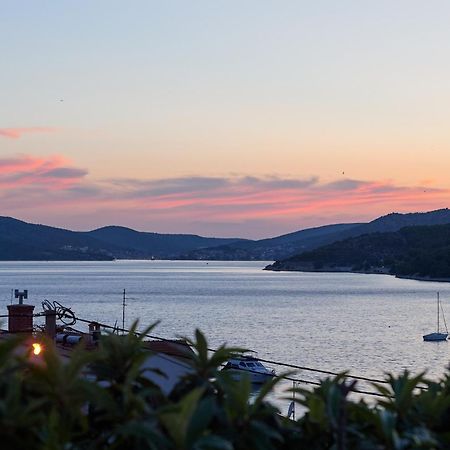 Nela & Sara - 2 Apartments With Heated Swimming Pool Seget Vranjica Εξωτερικό φωτογραφία