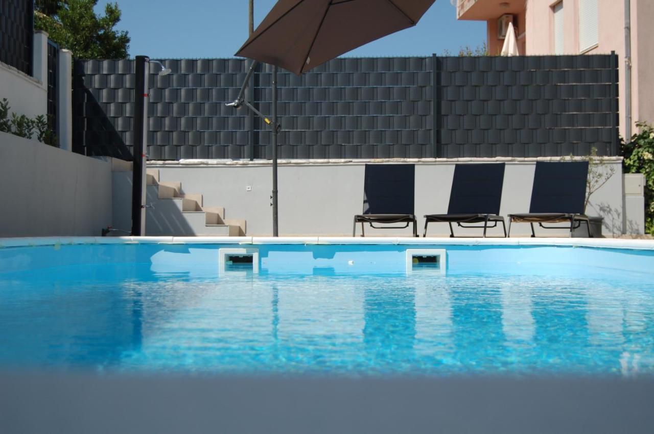 Nela & Sara - 2 Apartments With Heated Swimming Pool Seget Vranjica Εξωτερικό φωτογραφία