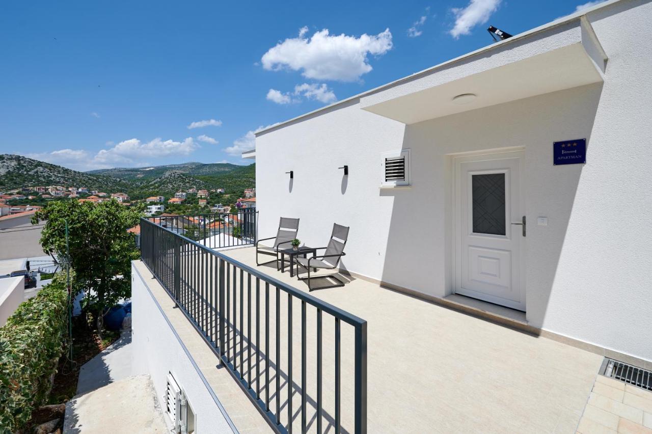 Nela & Sara - 2 Apartments With Heated Swimming Pool Seget Vranjica Εξωτερικό φωτογραφία