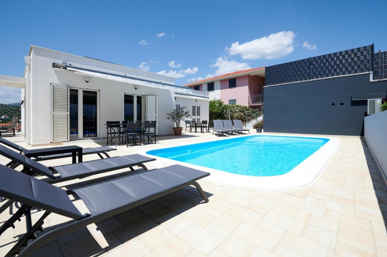 Nela & Sara - 2 Apartments With Heated Swimming Pool Seget Vranjica Εξωτερικό φωτογραφία