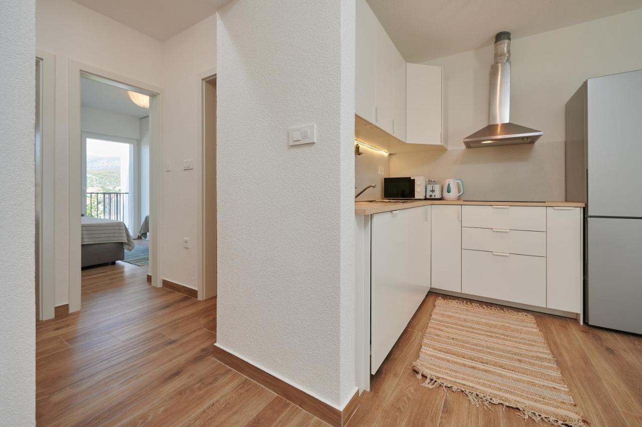 Nela & Sara - 2 Apartments With Heated Swimming Pool Seget Vranjica Εξωτερικό φωτογραφία