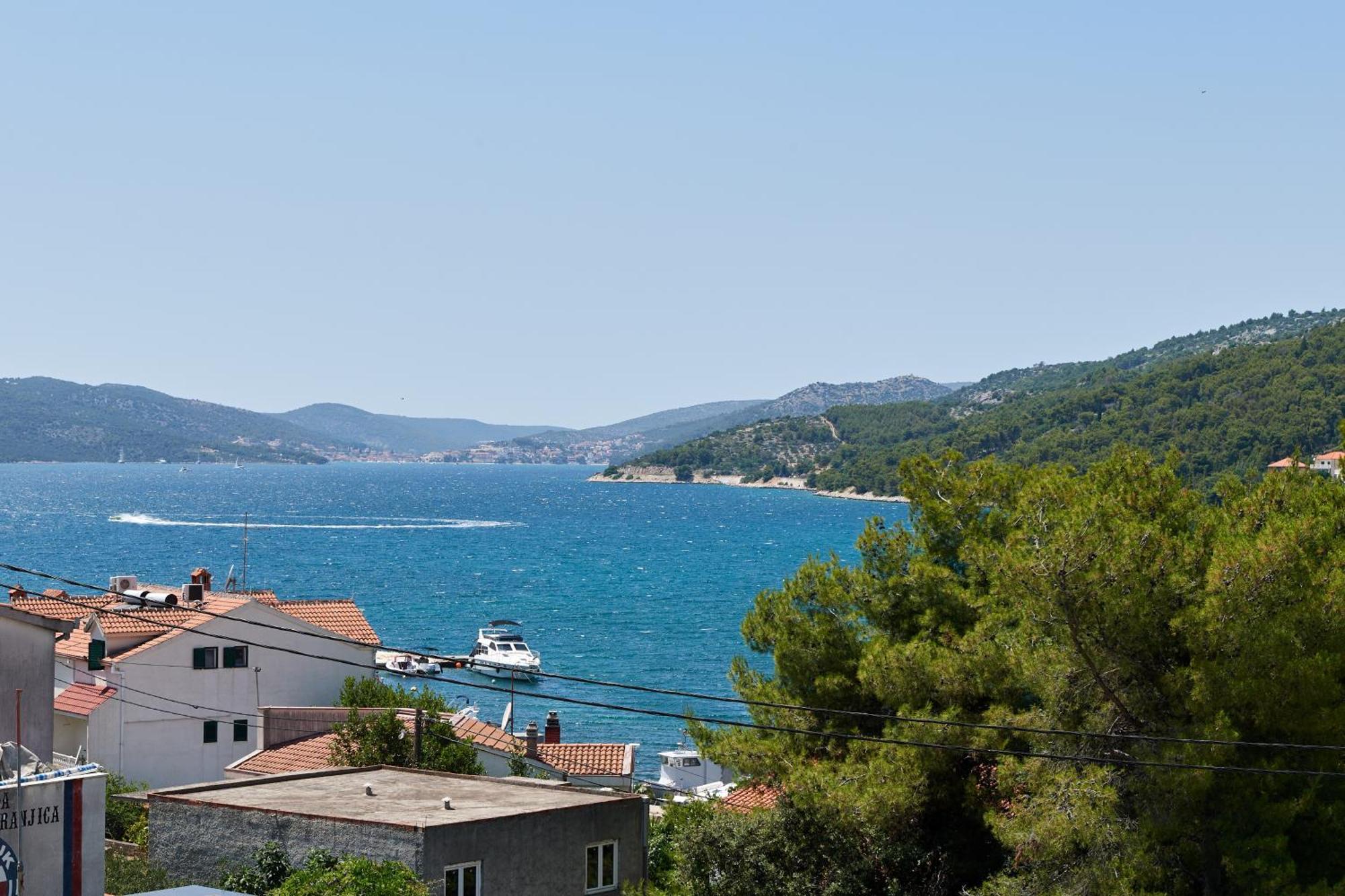 Nela & Sara - 2 Apartments With Heated Swimming Pool Seget Vranjica Εξωτερικό φωτογραφία