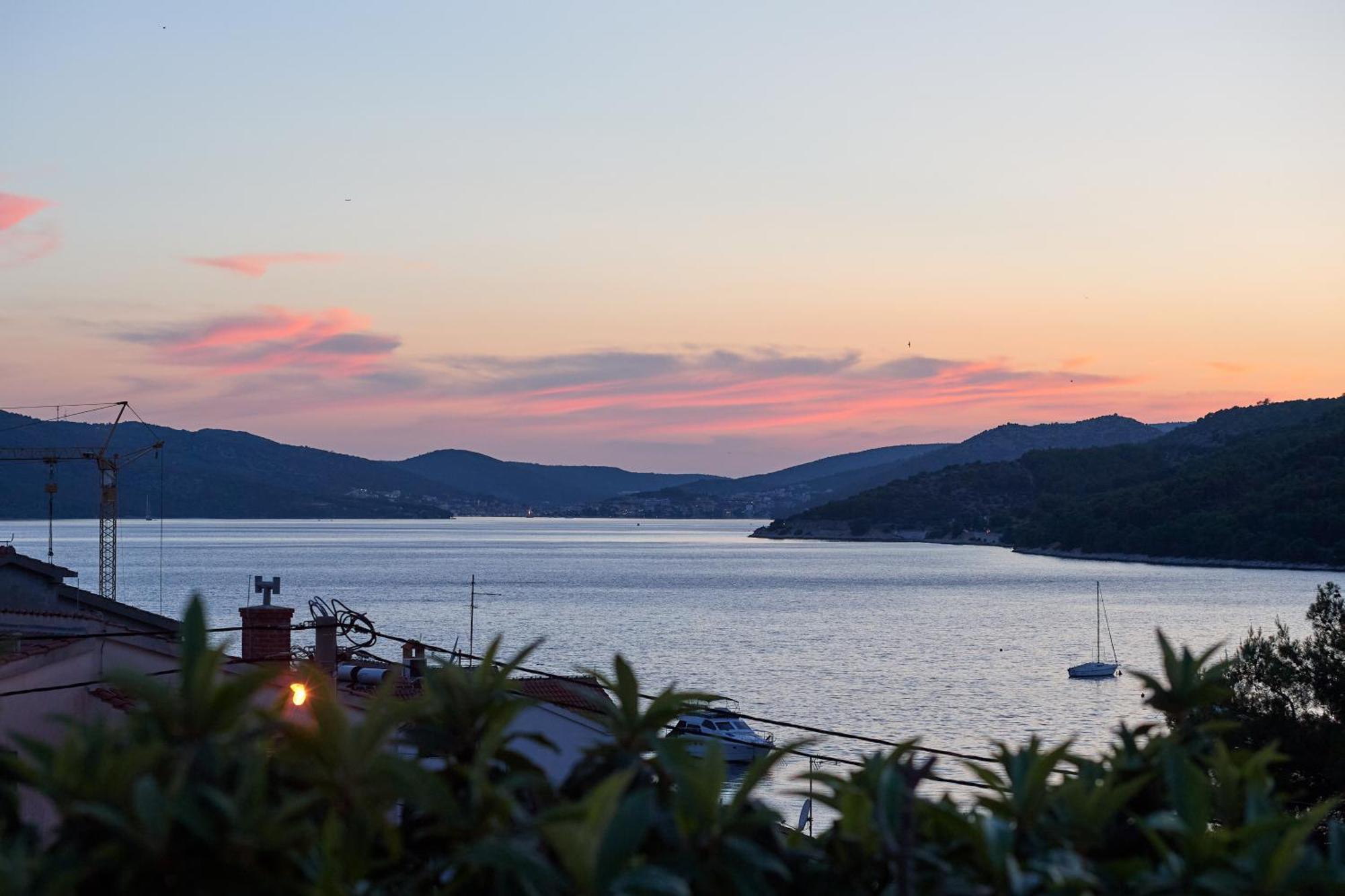 Nela & Sara - 2 Apartments With Heated Swimming Pool Seget Vranjica Εξωτερικό φωτογραφία