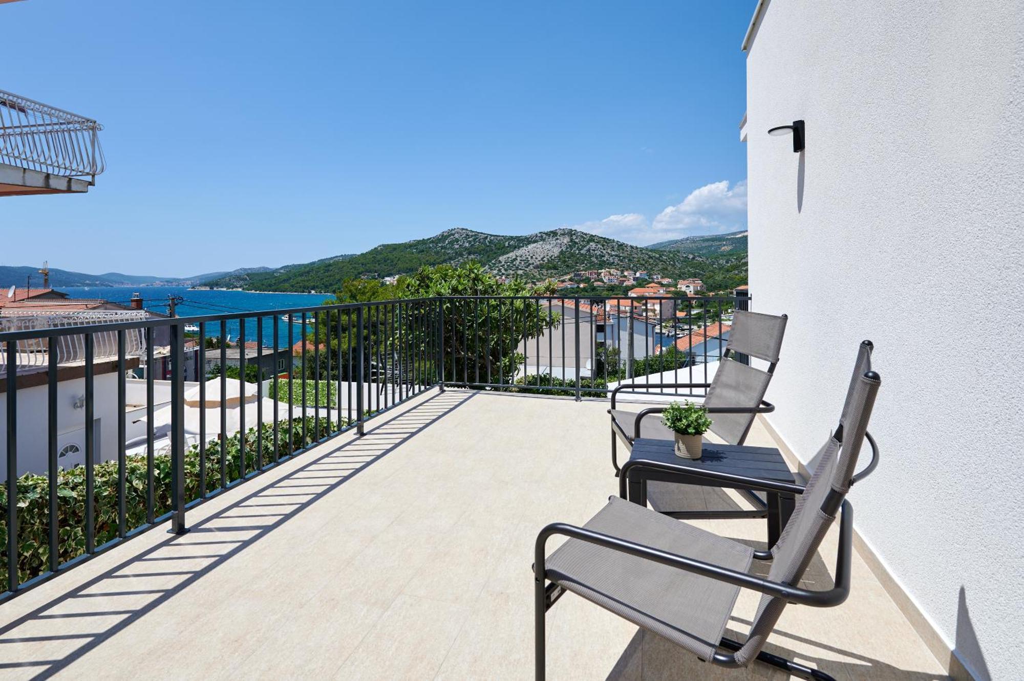 Nela & Sara - 2 Apartments With Heated Swimming Pool Seget Vranjica Εξωτερικό φωτογραφία