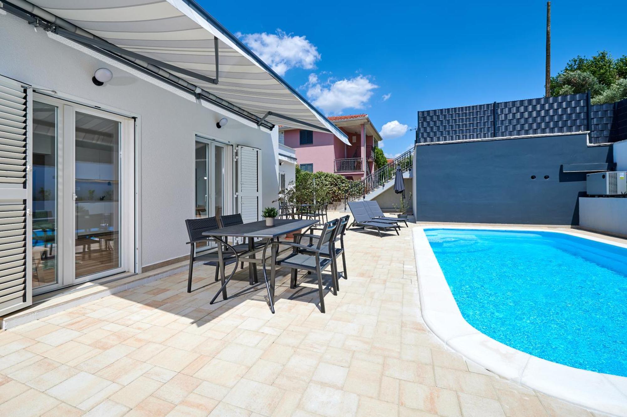 Nela & Sara - 2 Apartments With Heated Swimming Pool Seget Vranjica Εξωτερικό φωτογραφία