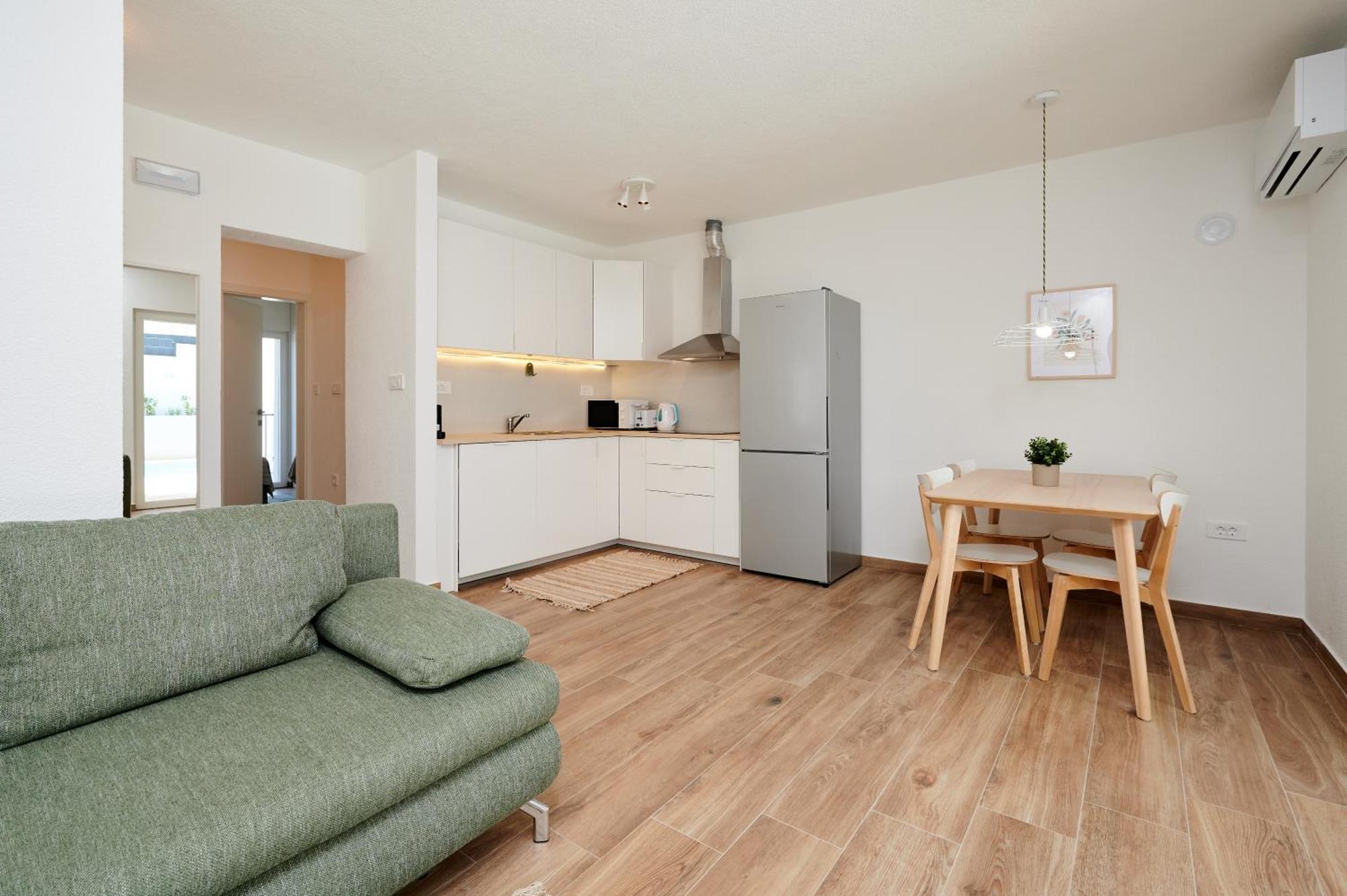 Nela & Sara - 2 Apartments With Heated Swimming Pool Seget Vranjica Εξωτερικό φωτογραφία