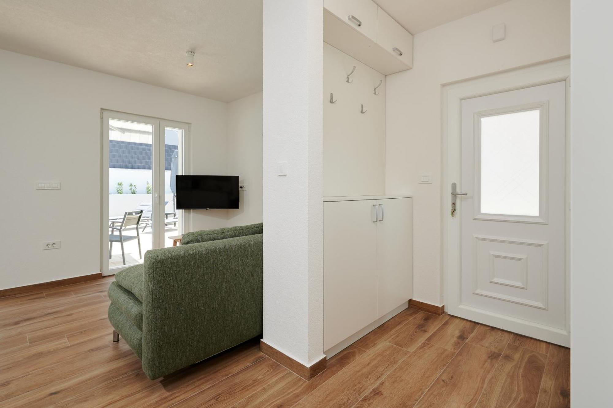 Nela & Sara - 2 Apartments With Heated Swimming Pool Seget Vranjica Εξωτερικό φωτογραφία