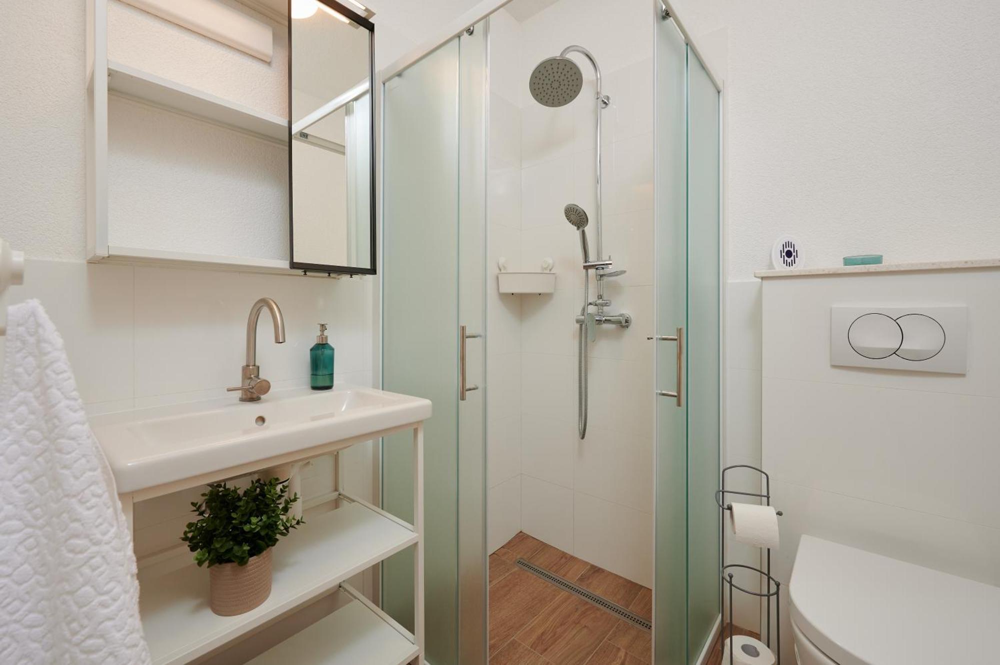 Nela & Sara - 2 Apartments With Heated Swimming Pool Seget Vranjica Εξωτερικό φωτογραφία