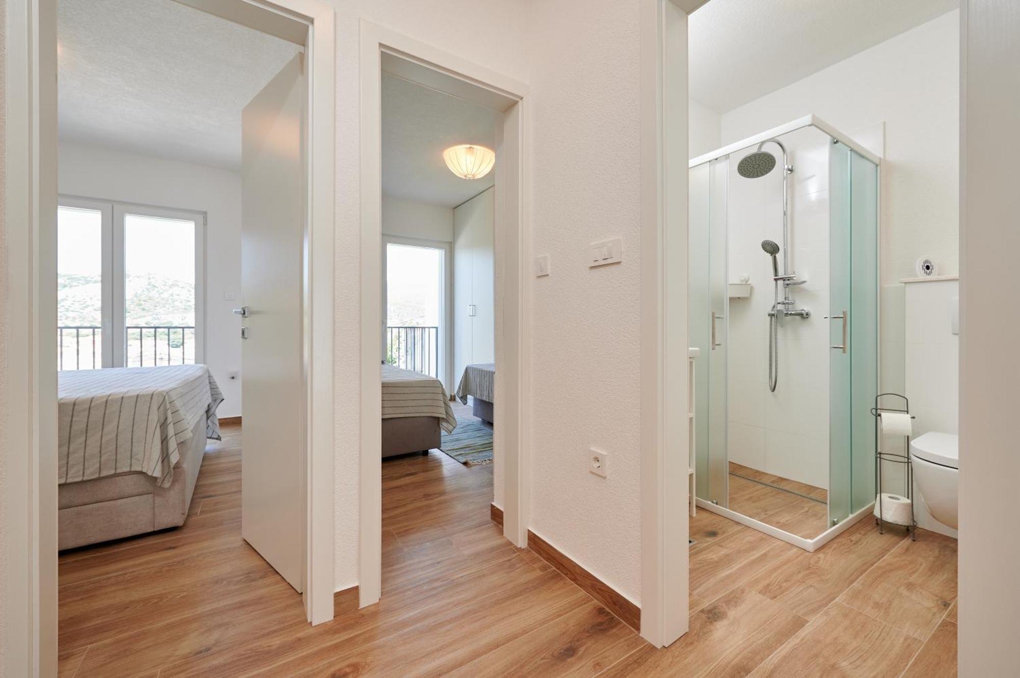 Nela & Sara - 2 Apartments With Heated Swimming Pool Seget Vranjica Εξωτερικό φωτογραφία