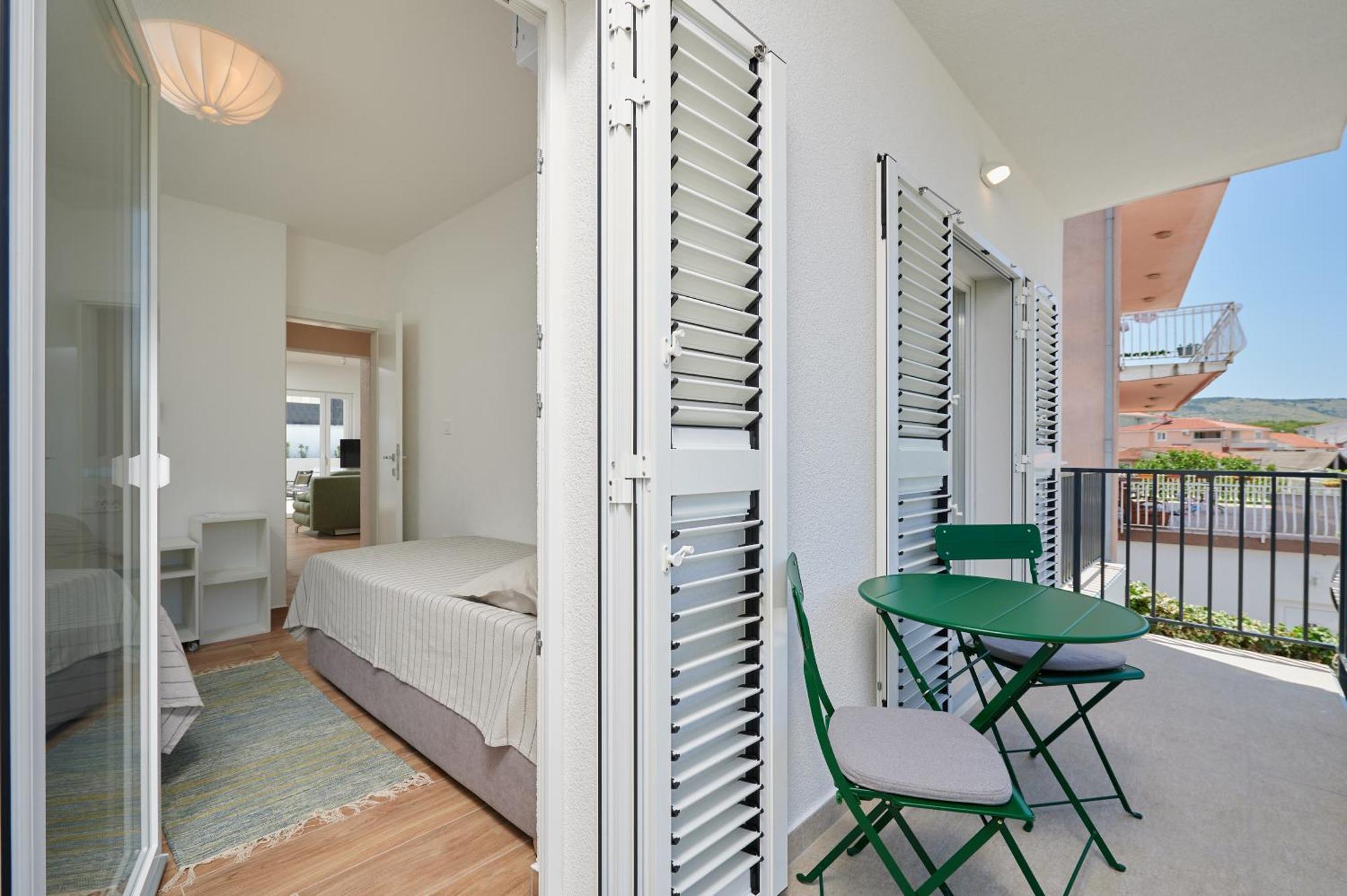 Nela & Sara - 2 Apartments With Heated Swimming Pool Seget Vranjica Εξωτερικό φωτογραφία